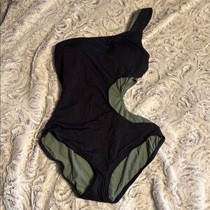 Black and Green One-Shoulder Swimsuit
